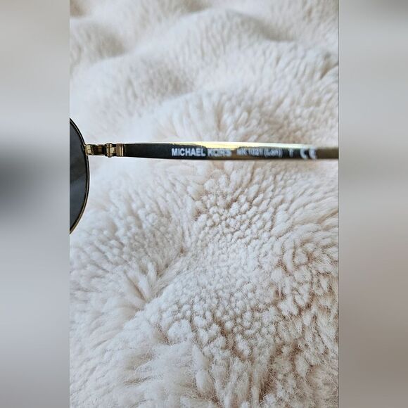Micheal kors gold aviator sunglasses - Picture 5 of 5